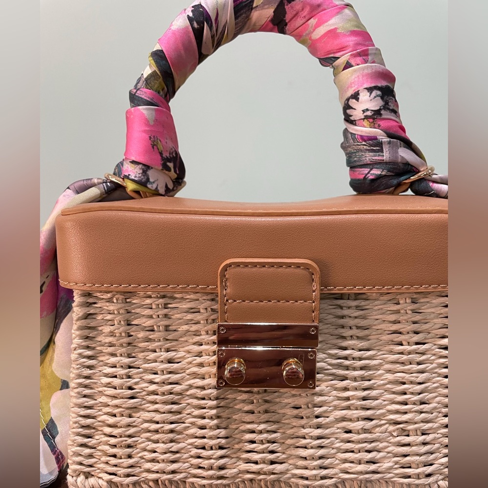 💕Adorable Mini Straw Crossbody Purse with Scarf - Picture 3 of 10